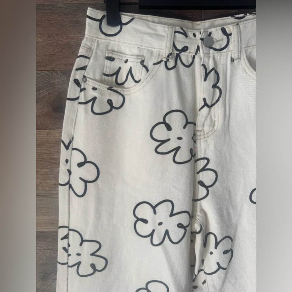 🌼 NWOT Cream Wide Leg Pants w/ a Black Floral Print~Women’s Sz XS~High-Rise - Picture 3 of 8